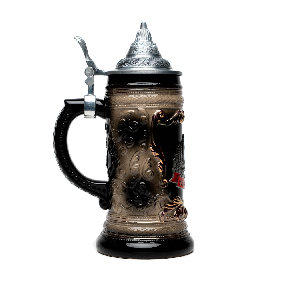 Großer Bierkrug mit Frankfurt-Plakette – traditionelles Deutschland Souvenir