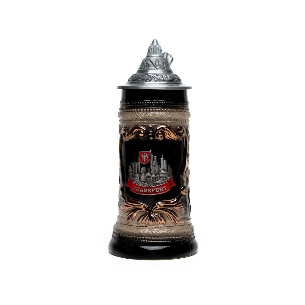 Mittelgroßer Bierkrug mit Frankfurt-Plakette – klassisches Deutschland Souvenir