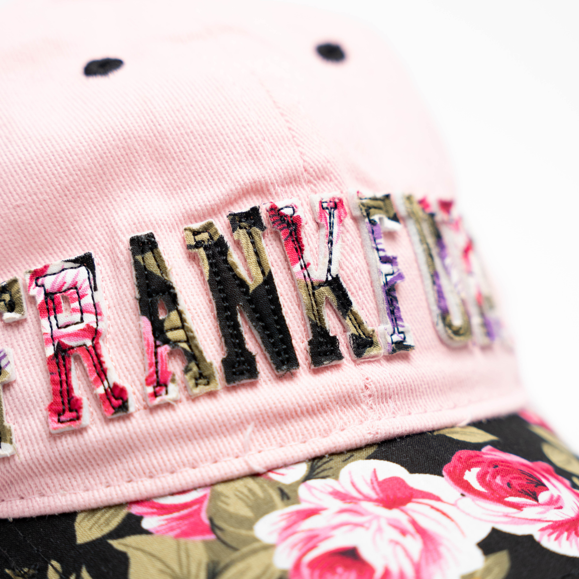 Rosa Cap mit Frankfurt-Schriftzug und Blumenmotiv – Deutschland Souvenir