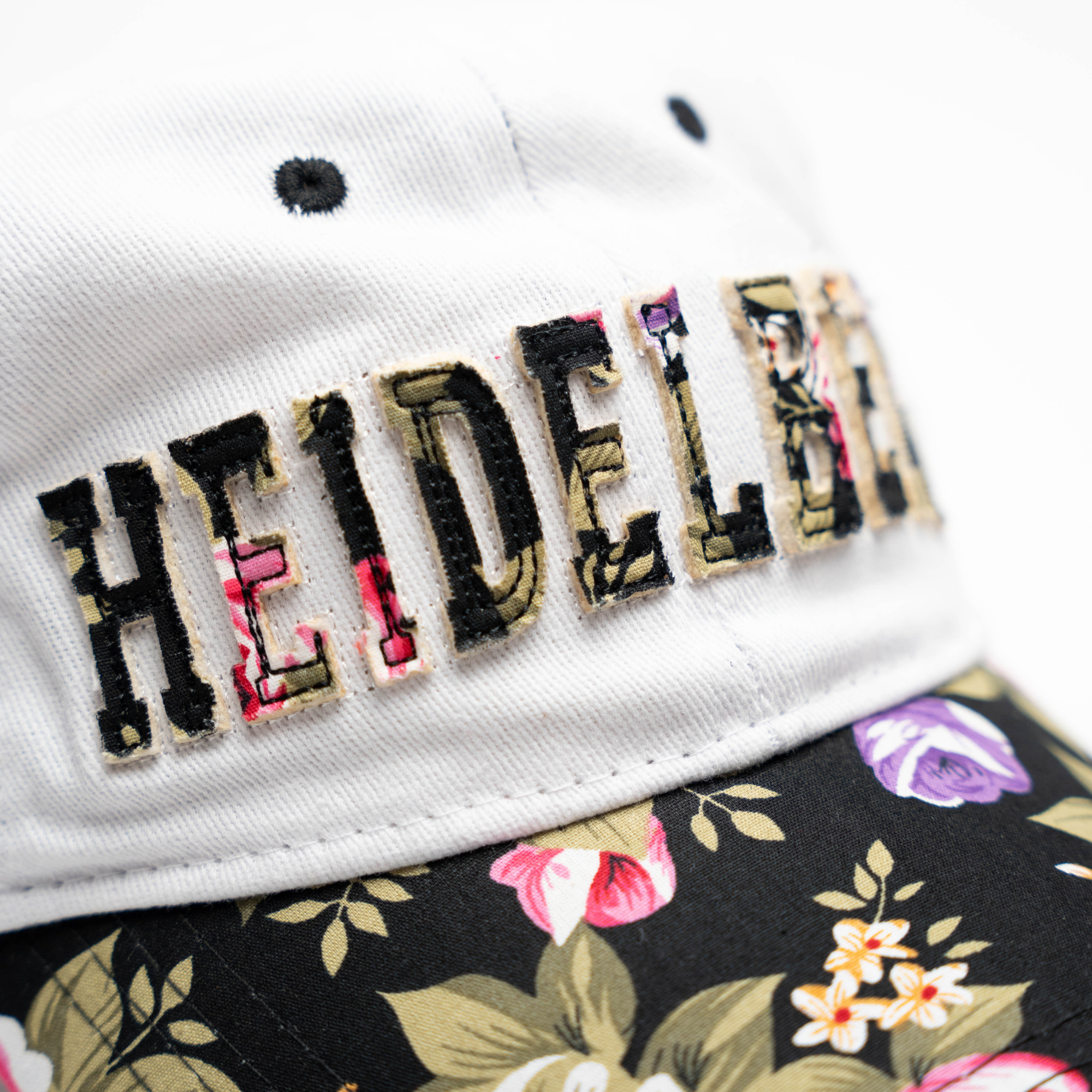 Weiße Cap mit Heidelberg-Schriftzug und Blumenmotiv – Deutschland Souvenir