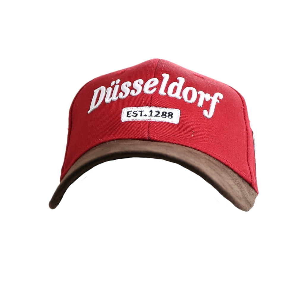 Amend Souvenir Rote Leder-Cap mit Düsseldorf-Motiv auf der Vorderseite – Germany Souvenir