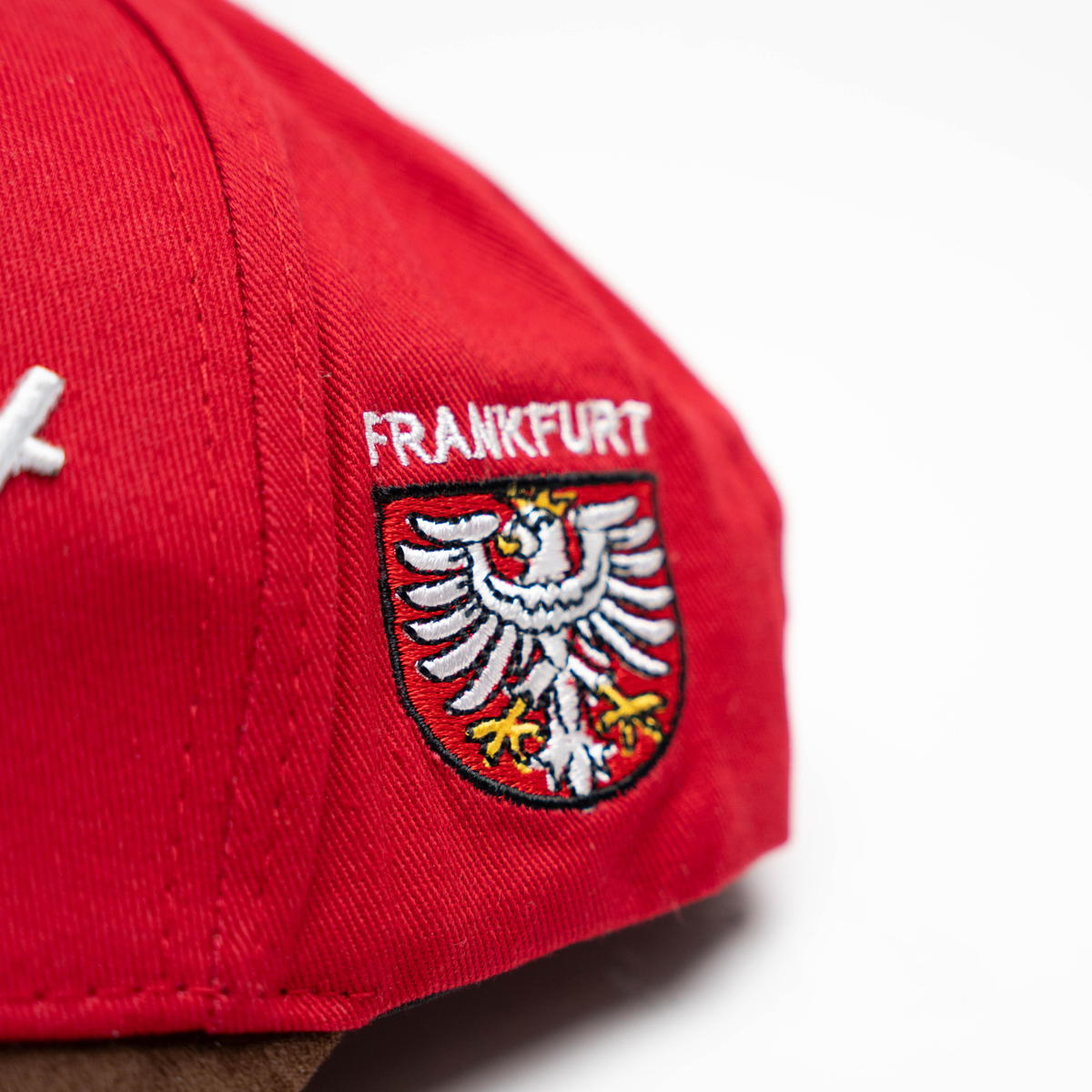 Amend Souvenir Rote Leder-Cap mit Frankfurt-Wappen – Deutschland Souvenir