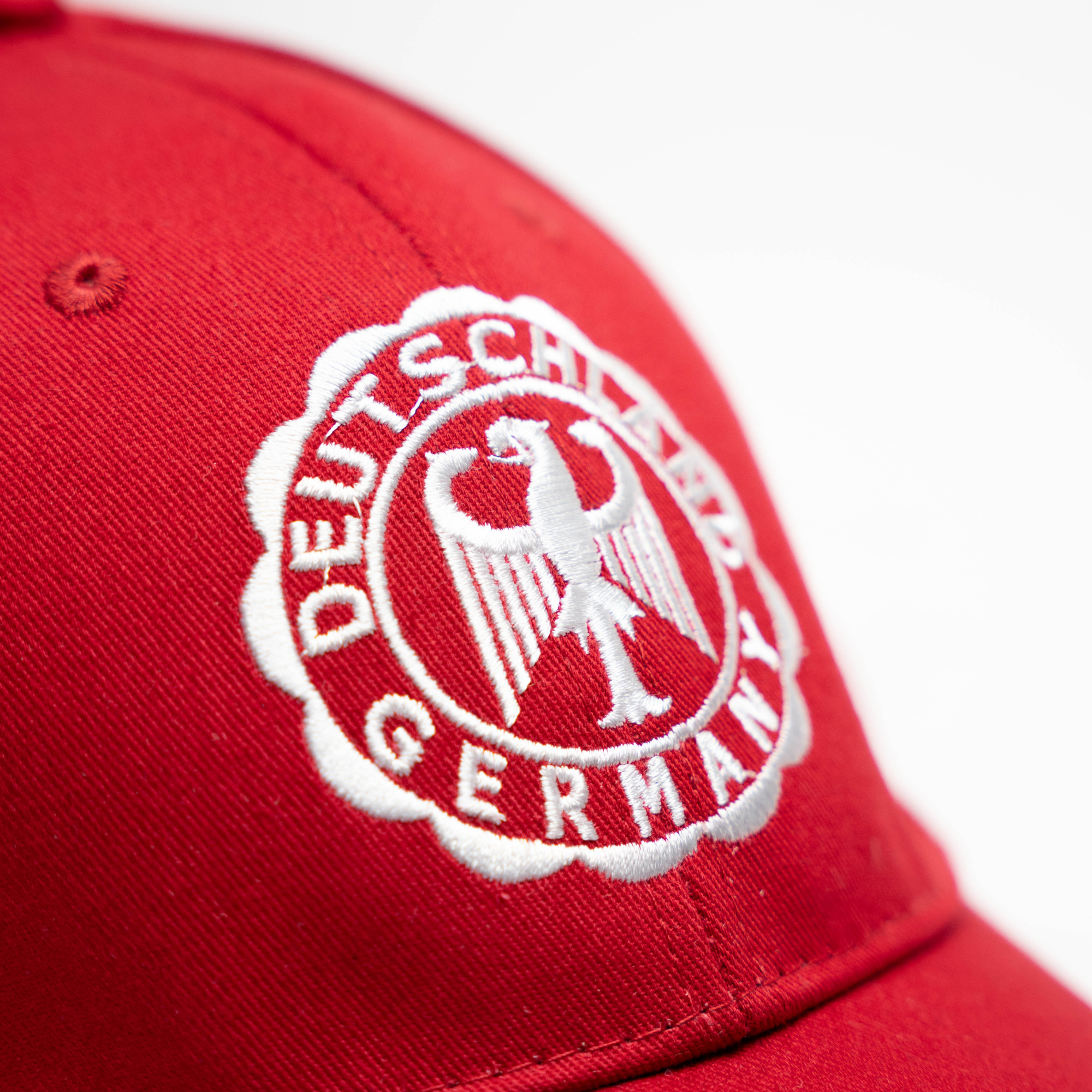 Runde rote Cap mit silbernem Deutschland Wappen Design – Deutschland Souvenir