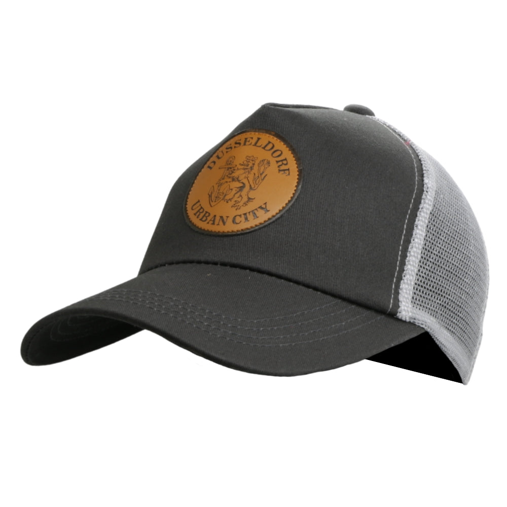 Graue Trucker-Cap mit Netzrückseite und „Düsseldorf Urban City“-Patch – Germany Souvenir