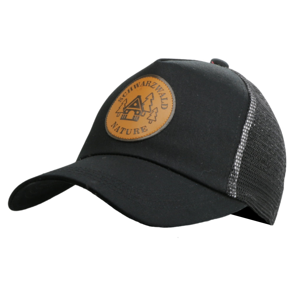Schwarze Trucker-Cap mit Mesh-Einsatz und Schwarzwald-Nature-Patch – Germany Souvenir