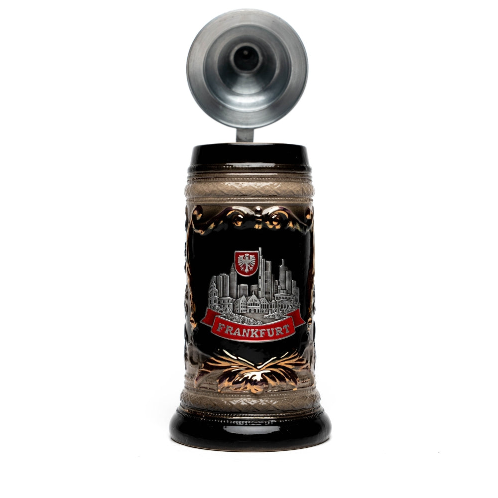 Großer Bierkrug mit Frankfurt-Plakette – traditionelles Deutschland Souvenir