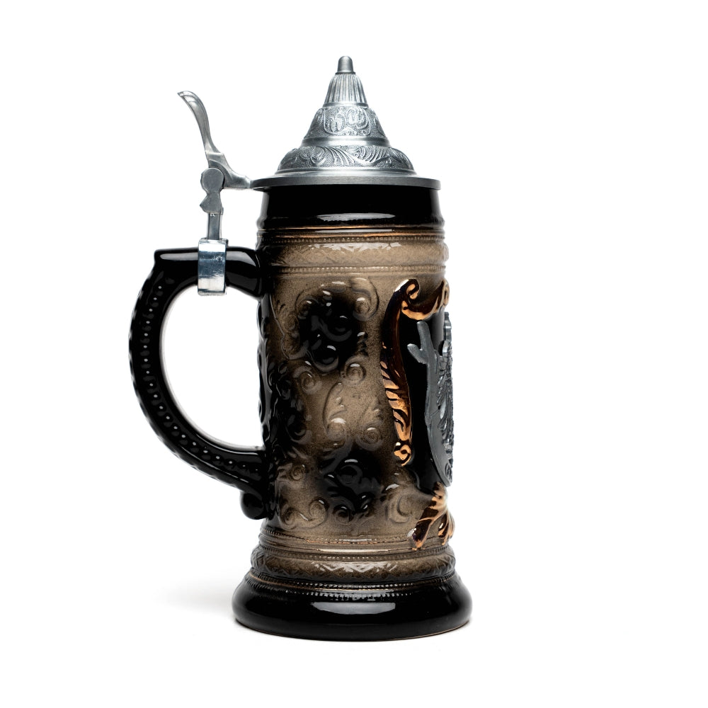 Großer Bierkrug mit Germany-Plakette – traditionelles Deutschland Souvenir