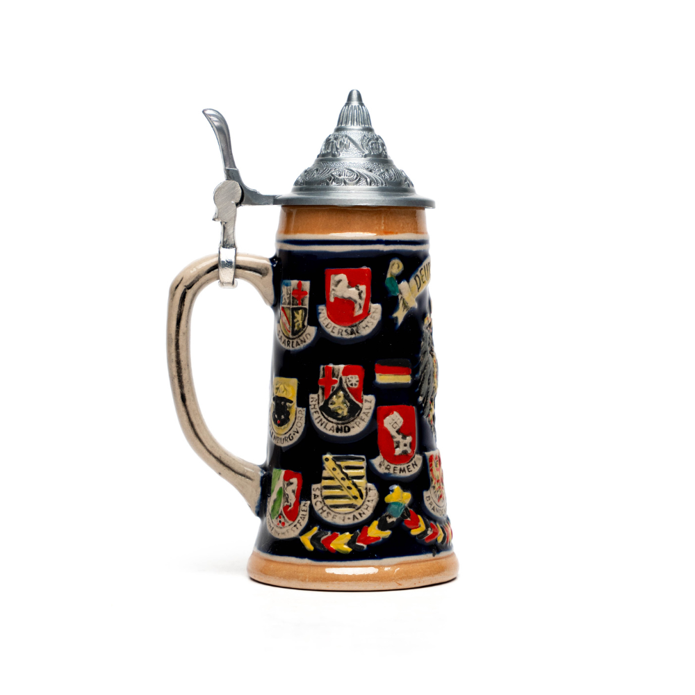 Mittelgroßer Bierkrug mit Deutschland-Wappen – klassisches Deutschland Souvenir