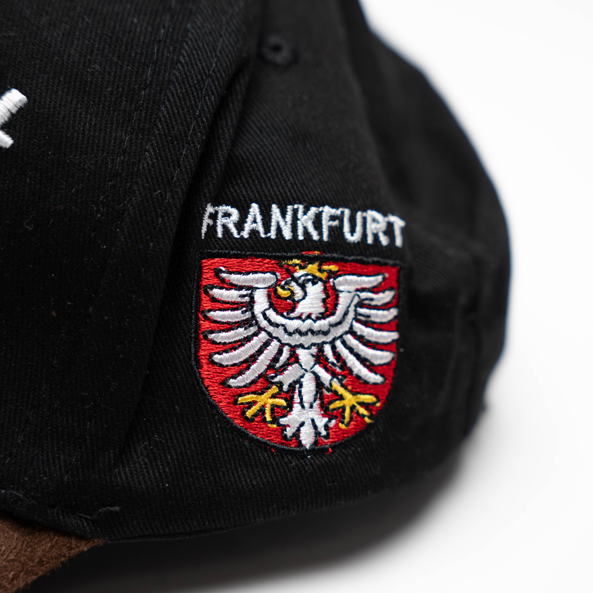 Schwarze Leder-Cap mit Frankfurt-Wappen – Deutschland Souvenir