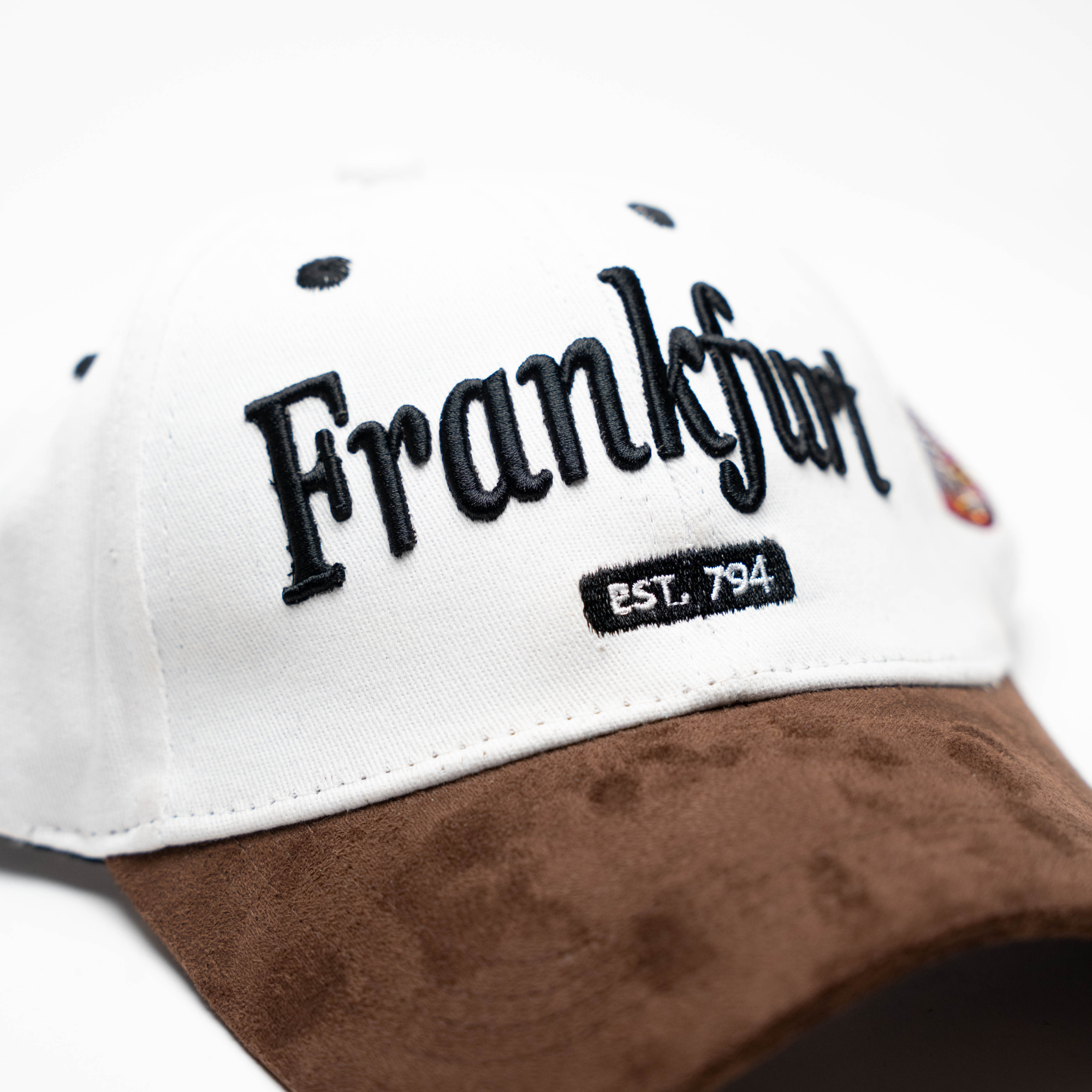 Weiße Leder-Cap mit Frankfurt-Wappen – Deutschland Souvenir