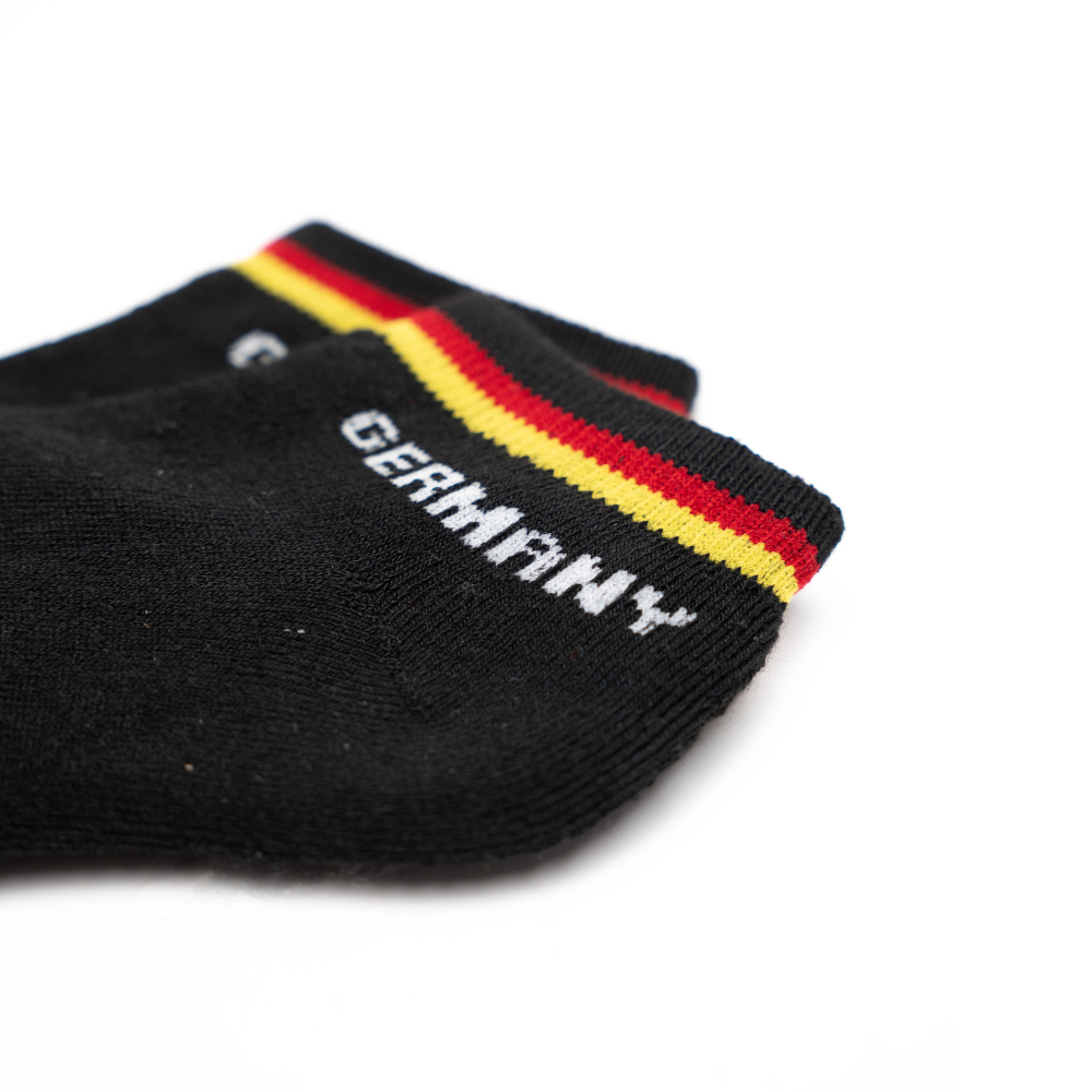 Schwarze Socken mit Deutschland-Design – Deutschland Souvenir – Hauptansicht